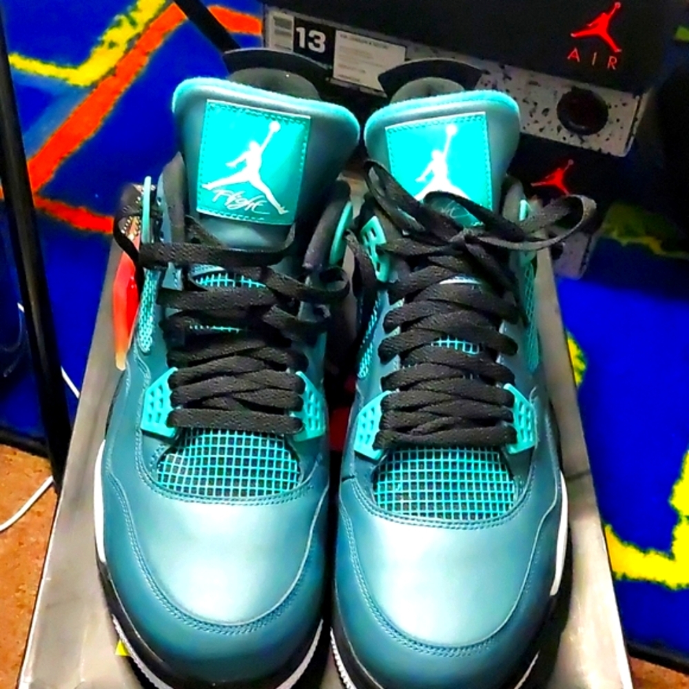 Jordan 4 teal